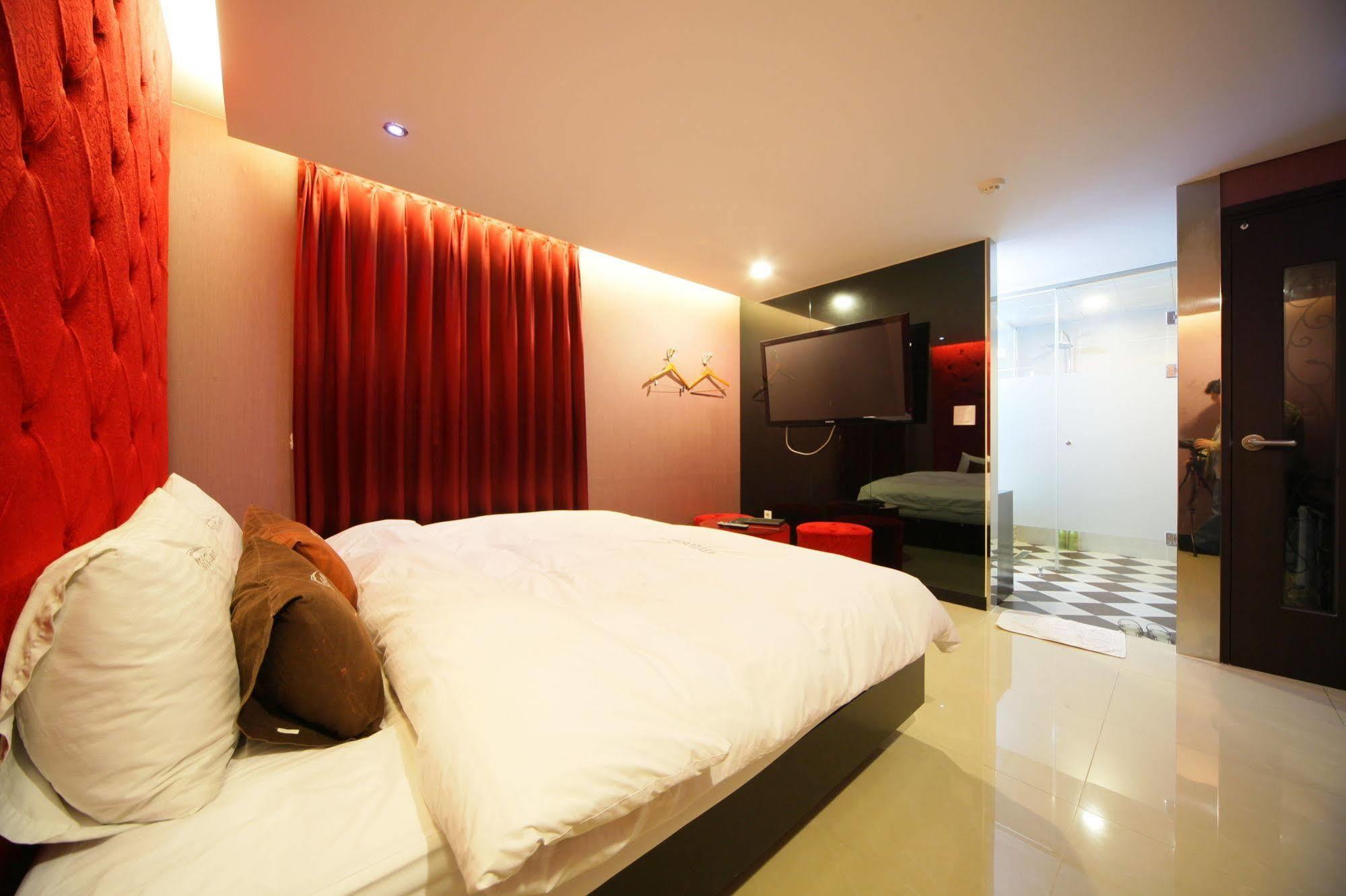 Iris Motel Busan Buitenkant foto
